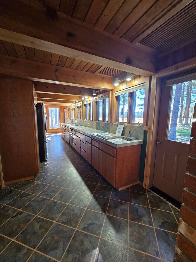 Building Photo - Live in Beautiful Tollgate and Minutes fro...