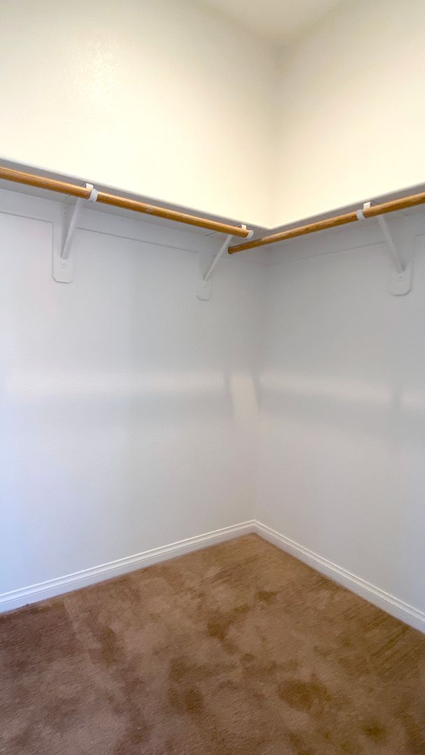 Building Photo - Great single story home 4 beds 3 baths in ...