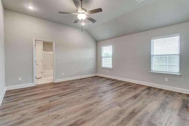 Building Photo - 2802 Clover Dr