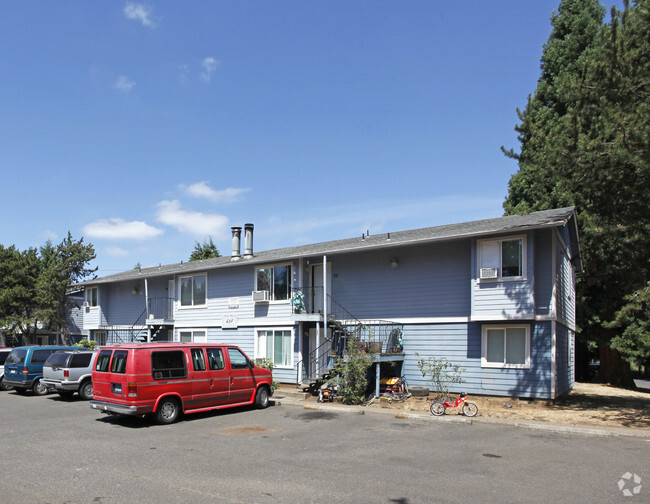 Primary Photo - Hilltop Manor Apartments