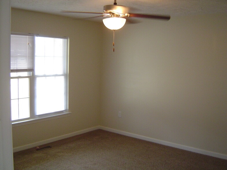 Building Photo - 412 N Ashe Ave