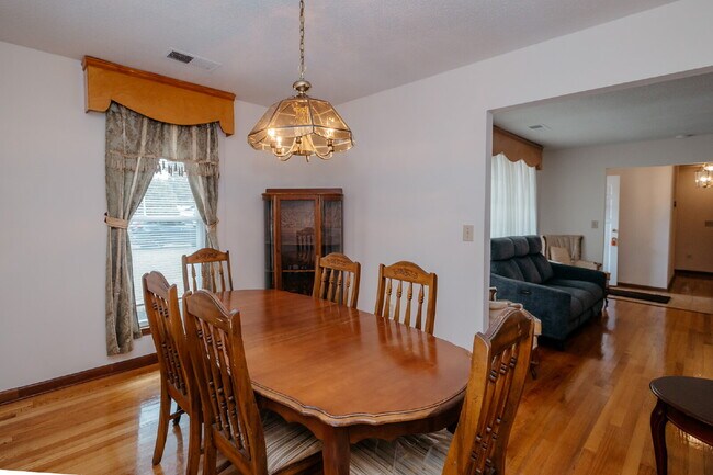 Building Photo - Fully Furnished Charleston Rental Near Folly Beach – Utilities Included | $3,100/Month