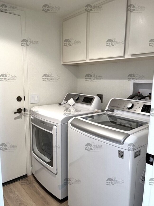 Building Photo - Shadowridge  Gorgeous 3 Bedroom Home In Desirable Neighborhood / Vista