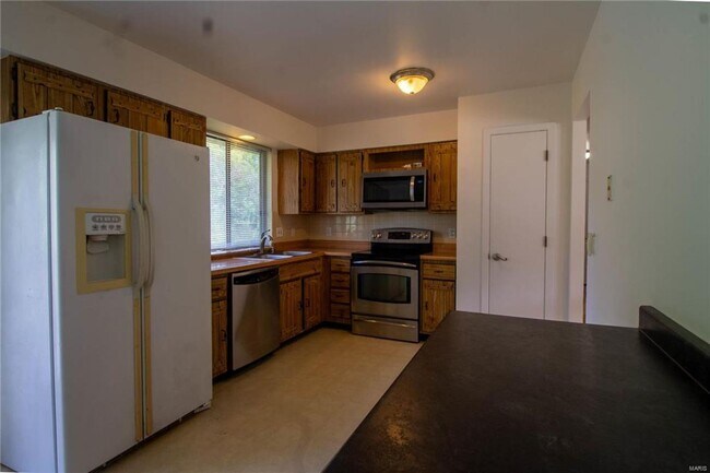 Building Photo - 18 Brooker Ct