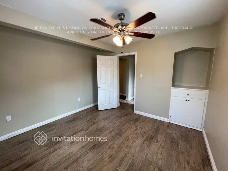 Building Photo - 3924 W 104th St