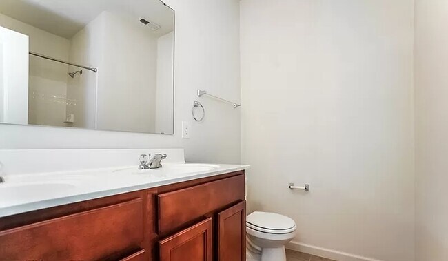 Building Photo - 15268 Royal Grove Dr