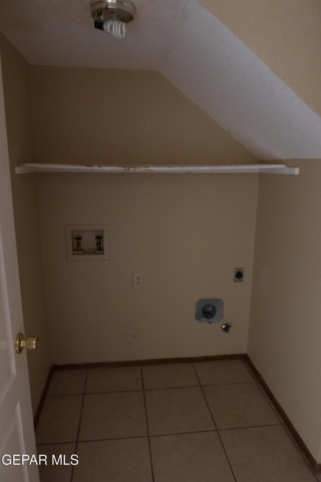 Building Photo - 1137 W Bend Ln