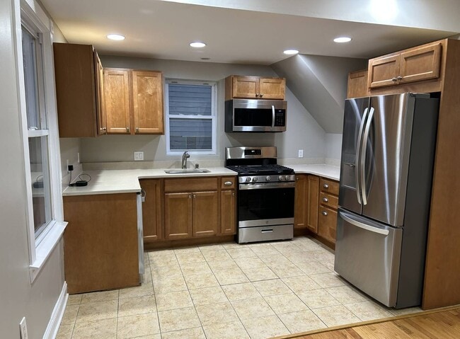 Building Photo - 42 Vanderbilt Ave