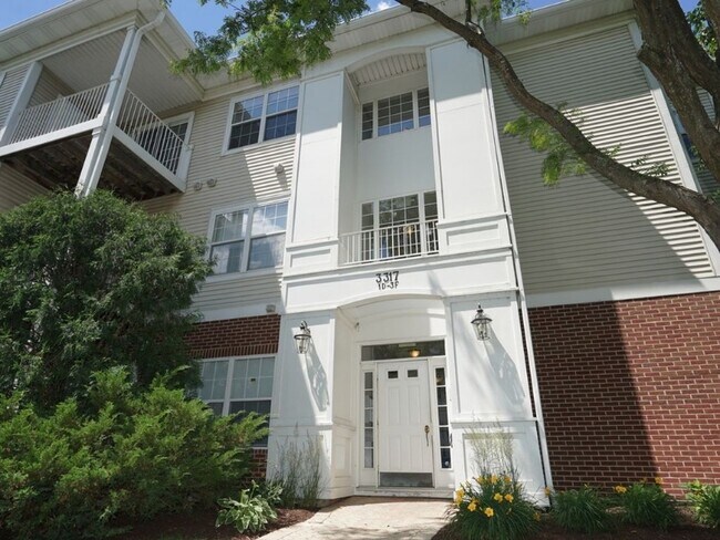 Building Photo - 3317 Stratford Ct
