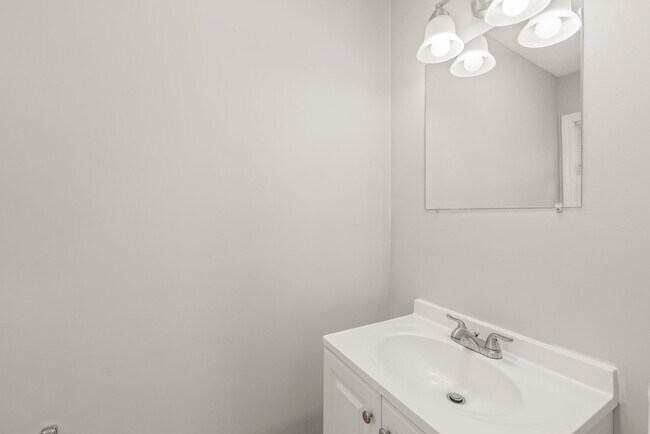 Building Photo - Cute 3-Bedroom Brick Ranch in Oakhurst!