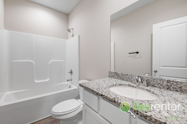 Building Photo - NOVEMBER FREE RENT!! 5 Bedroom 3 Bath Home...