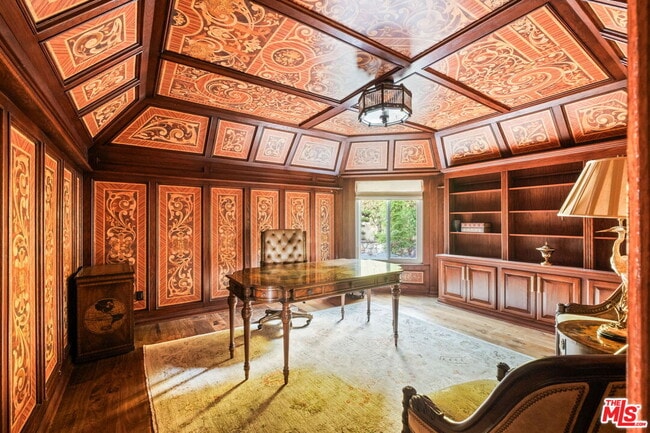 Building Photo - 1047 E Pomello Dr