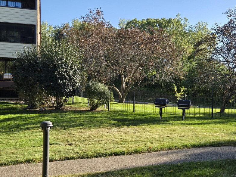 Outdoor Grills - 7510 Cahill Rd