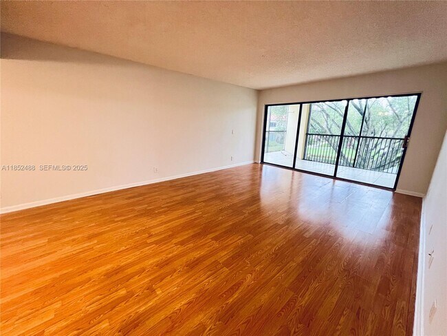 Building Photo - 491 Racquet Club Rd