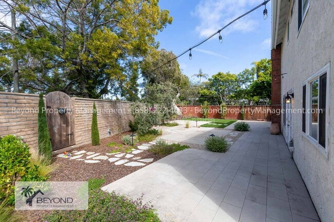 Building Photo - 1595 Avenida De Los Lirios