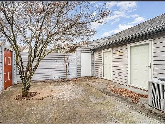 Building Photo - 1620 Windsong Ct