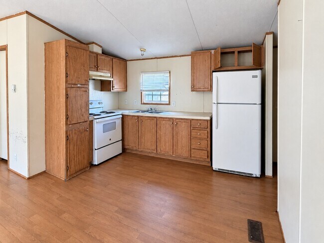 Building Photo - 3 Bed/2 Bath - Unit 204 Gaither