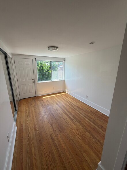 Building Photo - 2174 W 30th St