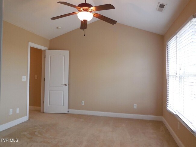 Building Photo - 341 Coldwater Dr