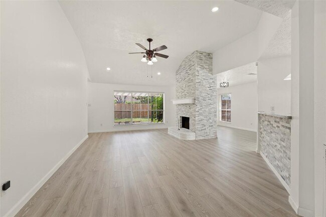 Building Photo - 419 Capehill Dr