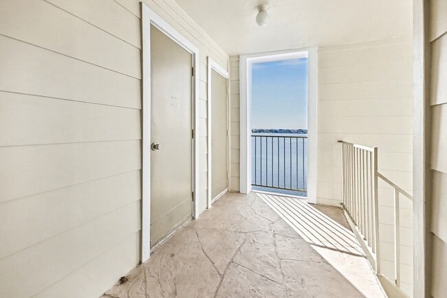 Building Photo - 307 Yacht Club Ln