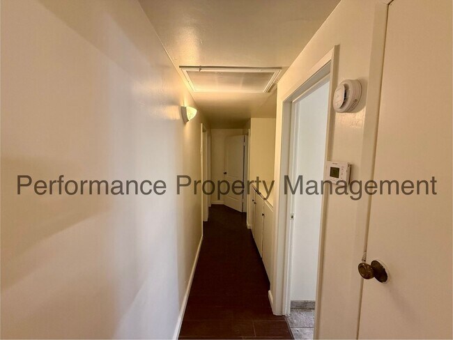 Building Photo - 2706 Pasadena St