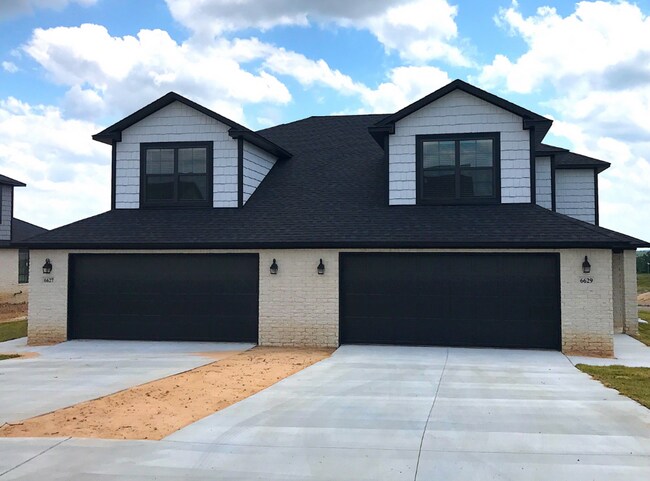 Primary Photo - Spacious Townhouse located in Chaffee Cros...