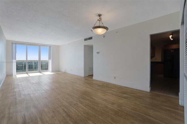 Building Photo - 3000 S Ocean Dr
