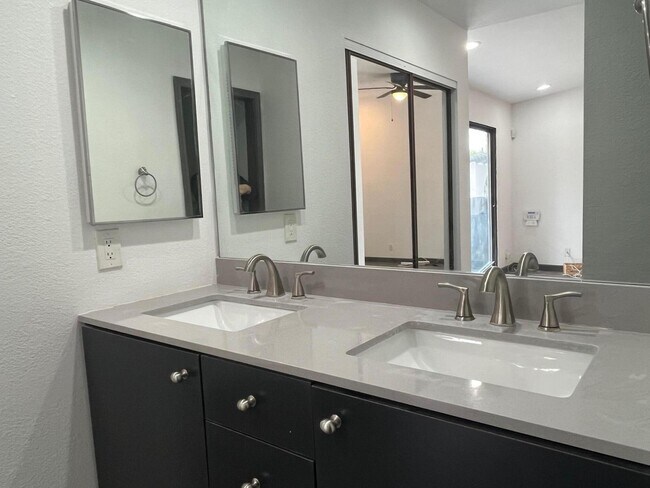 Building Photo - 1233 E Via Escuela