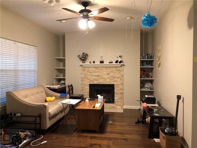 Building Photo - 203 E 31st St