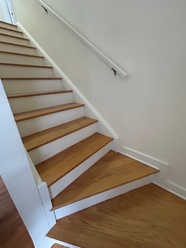 Building Photo - Delightful Town House Three-bedroom, Two-bathroom with a Large Bonus Room in East Stroudsburg