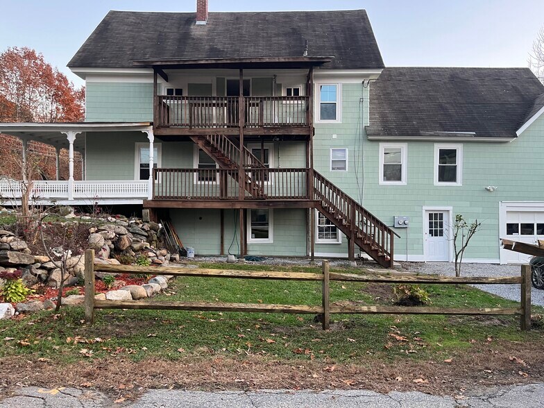 Building Photo - 263 Village St