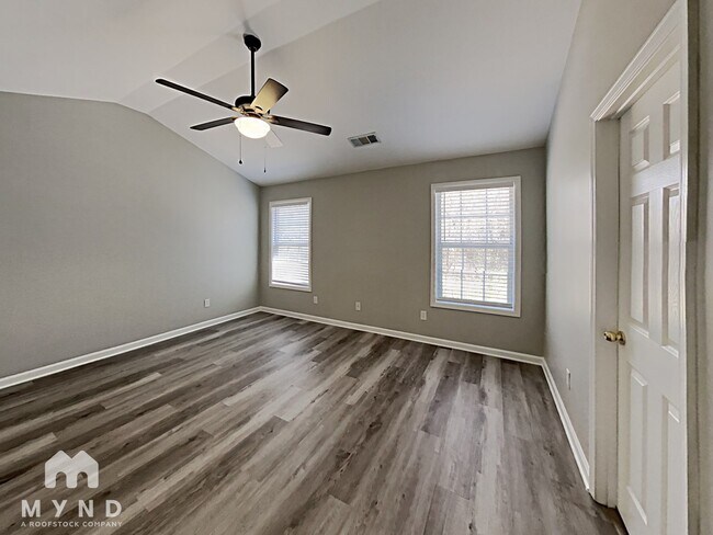 Building Photo - 1557 Silver Ridge Dr SW