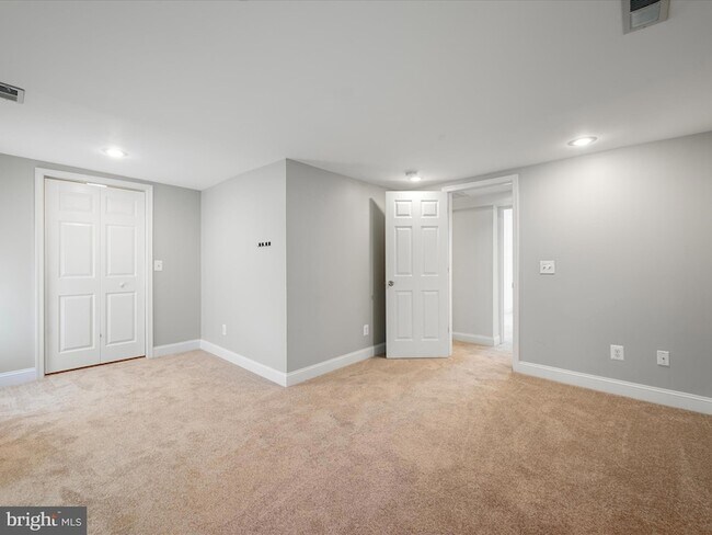 Building Photo - 5479 Main St