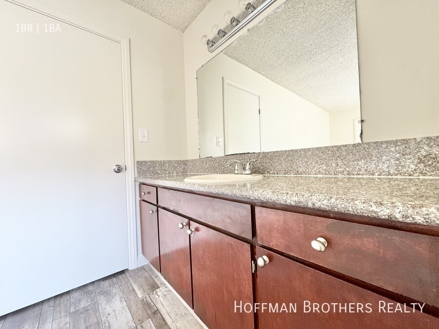 Building Photo - 20334 Saticoy St