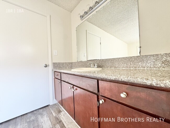 Building Photo - 20334 Saticoy St