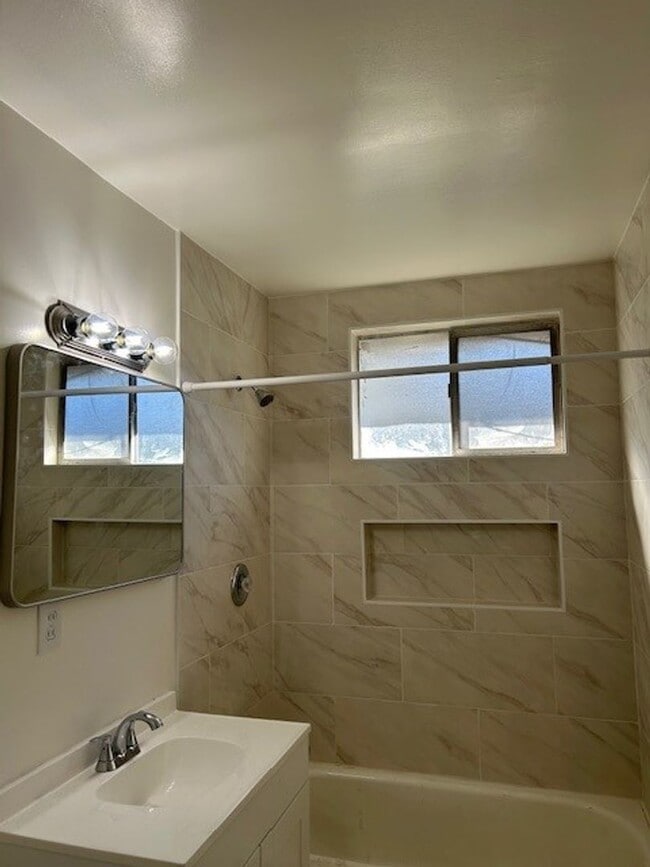 Building Photo - 3511