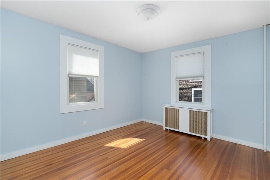 Building Photo - 23 Holland St