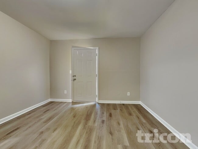 Building Photo - 225 Victoria Blvd