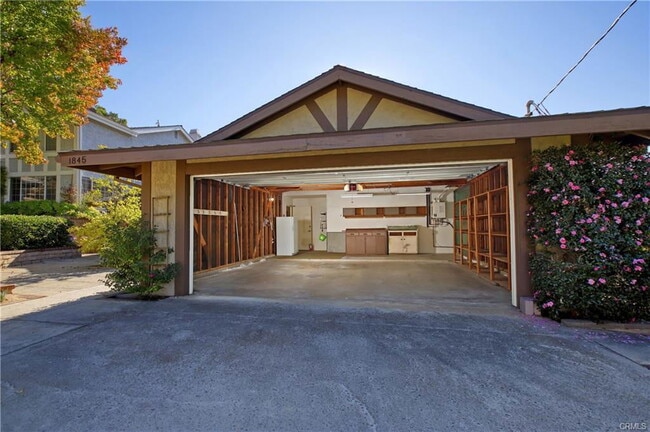 Primary Photo - 1845 Cathay St