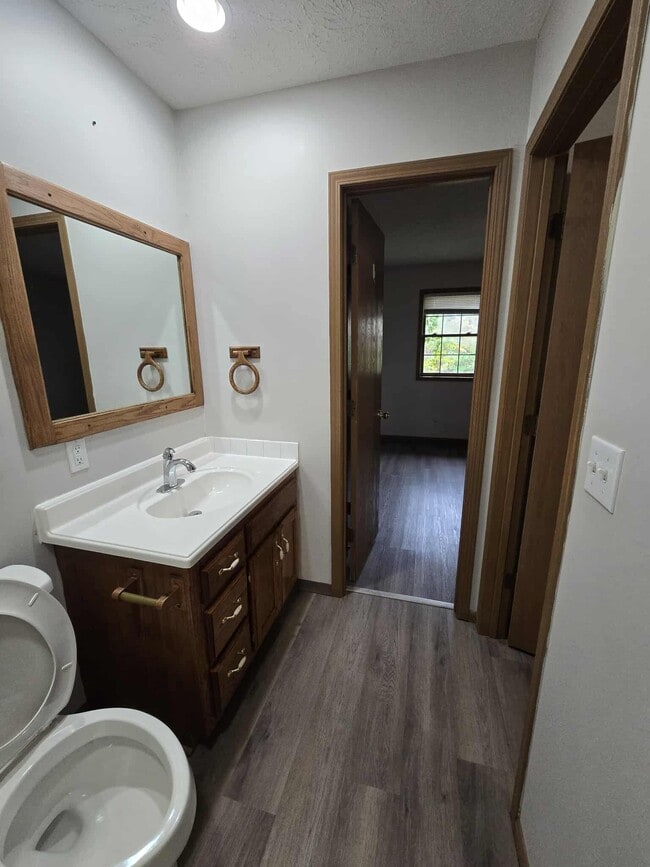 Building Photo - 115 Holly Dr