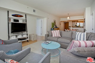 Building Photo - 13700 Marina Pointe Dr