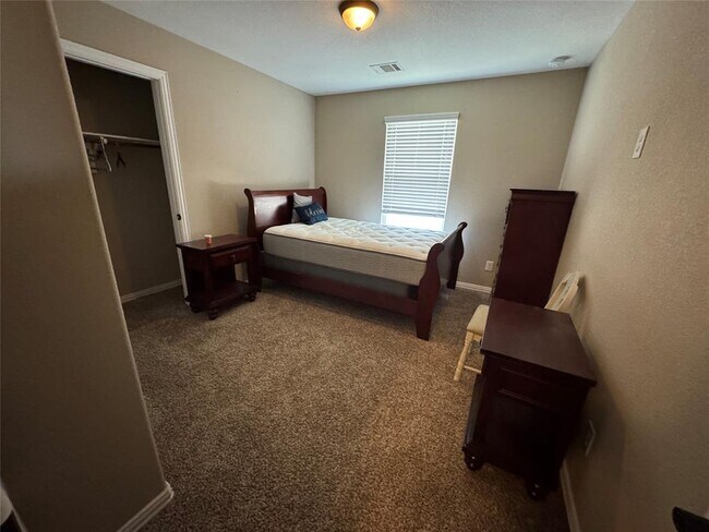 Building Photo - 273 Everglade Dr