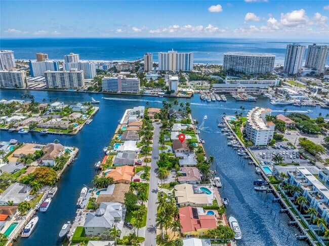 Building Photo - 2752 NE 3rd St