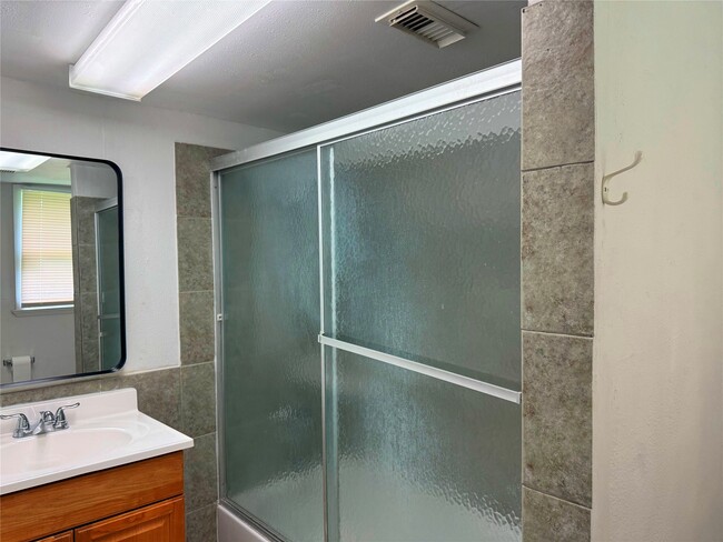 Building Photo - 723-727 W 27th St