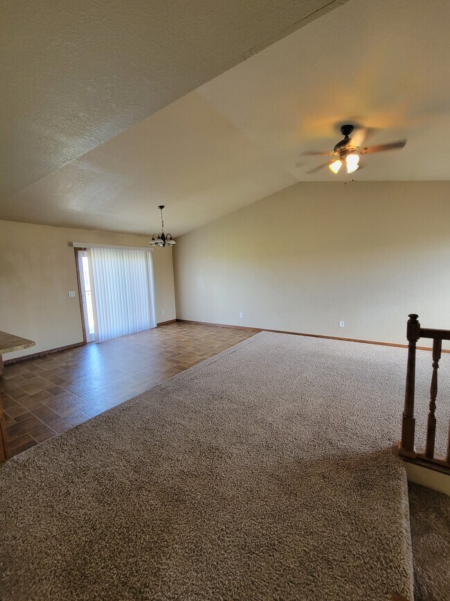 Building Photo - 2224 Bluegill Ave