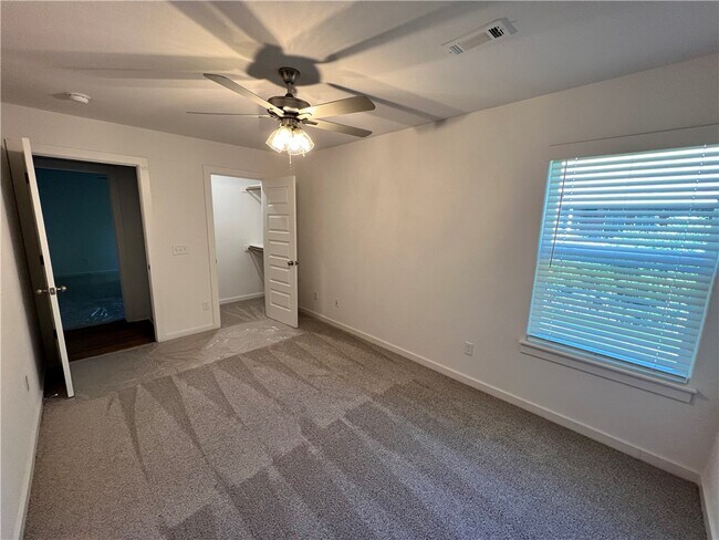 Building Photo - 590 N Cresswell Dr