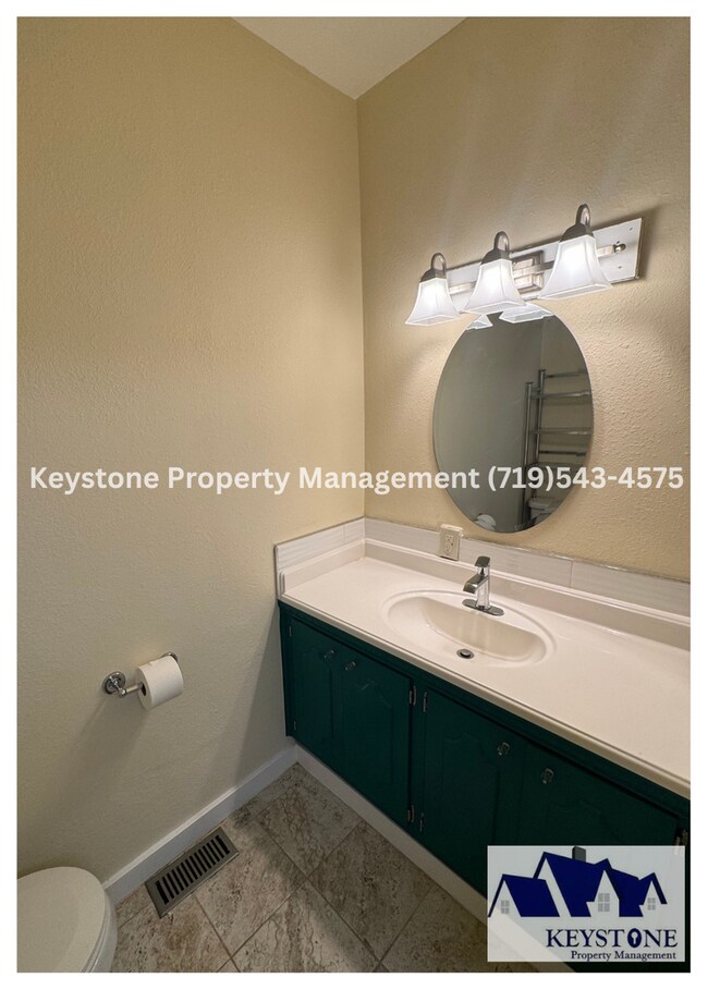 Building Photo - Charming Pet Friendly House 2 Bedroom/1.5 Bathroom/Oversized Garage $1500/$1500