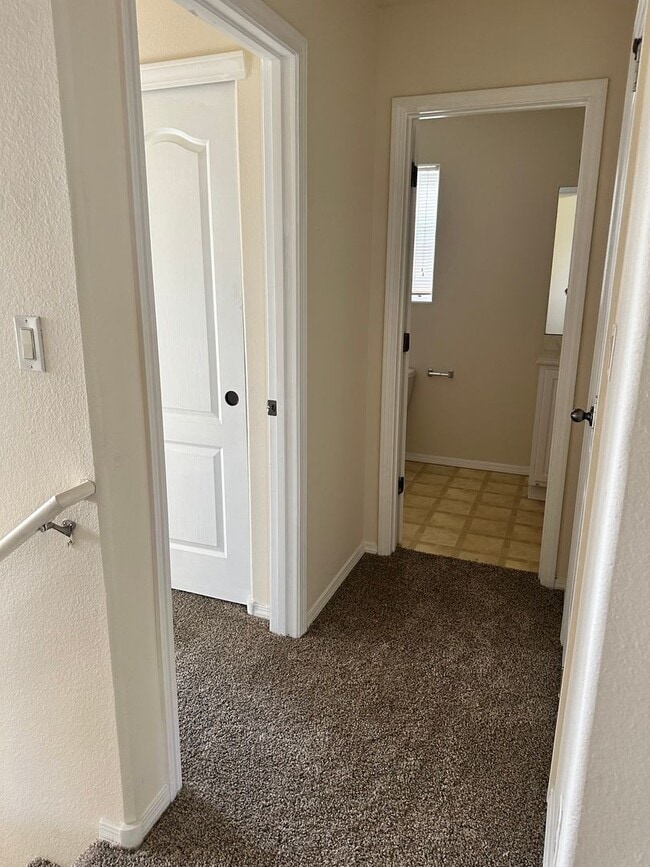 Building Photo - Beautiful Home in Gated Community w/pool