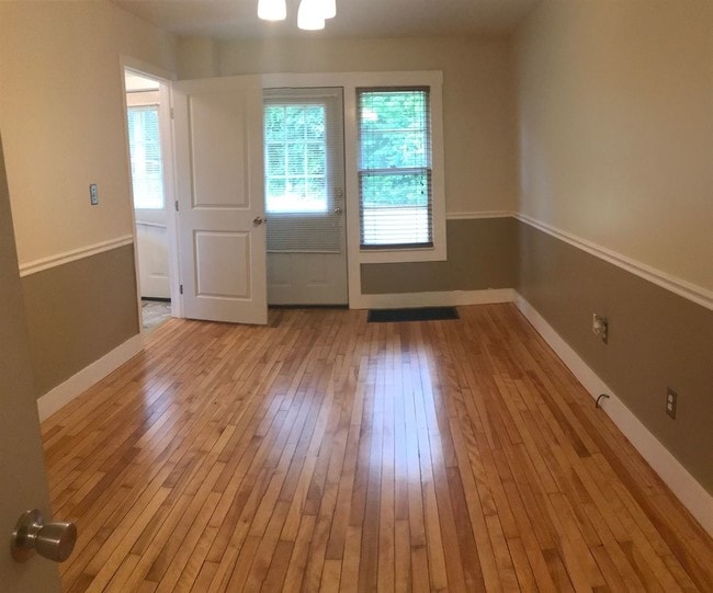 Building Photo - 6 Winsor Ave